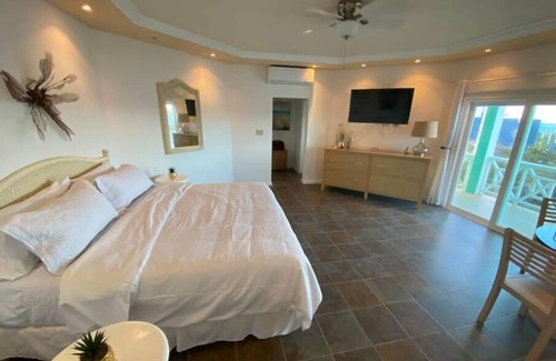 Island Harbour Apartment | Oceanfront Lux Suite With Panoramic Views Arawak Beach Club