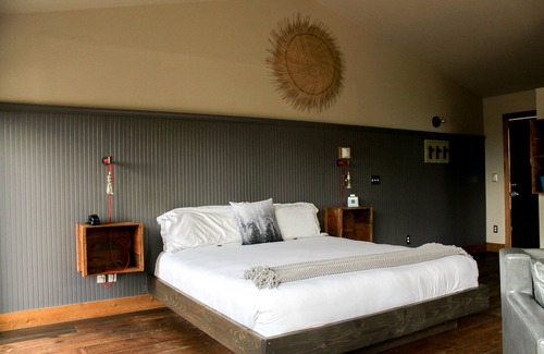 Long Beach Hotel | Oceanfront Oasis: Long Beach Retreat Near Discovery Trail! Pets Allowed, Pool.