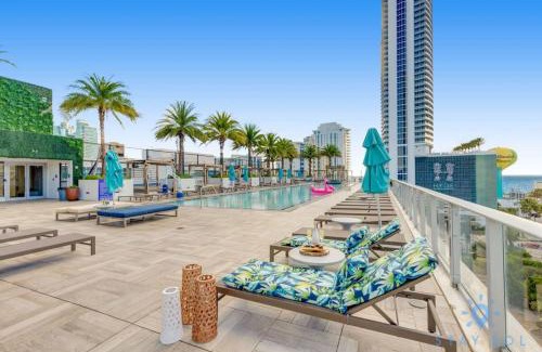 Hollywood South Central Beach Apartment | Oceanfront View - Balcony - Hot Tub - Gym
