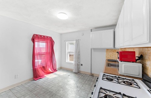 Winthrop Apartment | Oceanside 3 Bed Apartment Near Boston