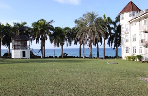 Montego Bay Apartment | Oceanview Apt - Montego Bay, Ja, Pool, Bar, Beach