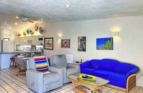 Centro Condo | Oceanview Balcony | 2 Pools | Downtown Access