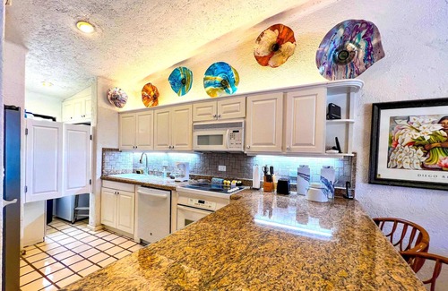 Centro Condo | Oceanview Balcony | 2 Pools | Downtown Access