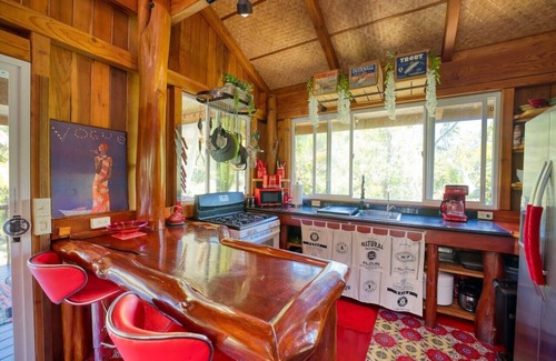 Keaau Cabin | OCT 22,23 & November SALE-TreeHouse Vibe AC-WiFi-BBQ-W&D-Cliffs.