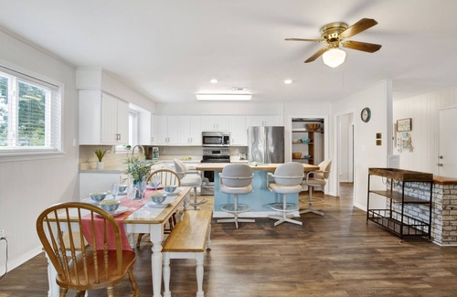 Holiday Harbor House | Oct 6-9 Open, Come to the Beach! Pet Friendly Waterfront Home*Backyard Sugar Sand Beach