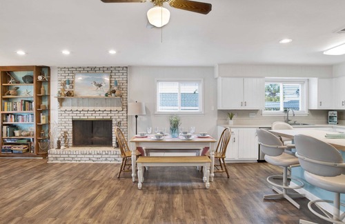 Holiday Harbor House | Oct 6-9 Open, Come to the Beach! Pet Friendly Waterfront Home*Backyard Sugar Sand Beach