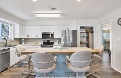 Holiday Harbor House | Oct 6-9 Open, Come to the Beach! Pet Friendly Waterfront Home*Backyard Sugar Sand Beach