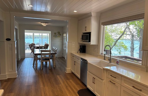 Delavan Lake House | Oct/Nov 3rd Nt FREE Breathtaking Waterfront home on WATER w/Private Pier