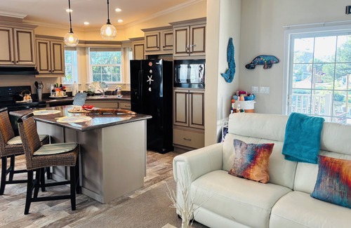 Weeki Wachee Gardens House | Oct. SPECIAL add an Extra night for 150-Cozy retreat-Early Ck-in & Late Ck out