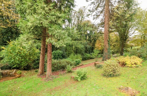 Stroud Cottage | October Cottage