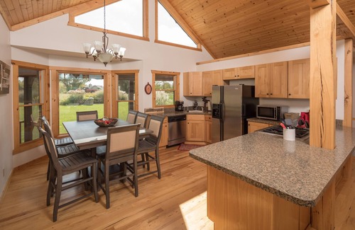 The Galena Territory House | Oh My Gourd! King Beds, Fire Pit, Hot Tub, Pool Table & Fireside Fall Nights