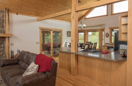The Galena Territory House | Oh My Gourd! King Beds, Fire Pit, Hot Tub, Pool Table & Fireside Fall Nights