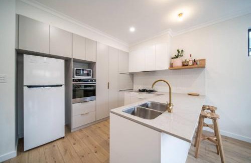 Warradale House | Ohana on Hobart Backyard Wifi Family