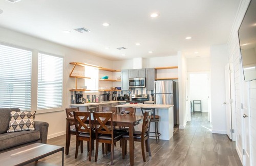 Old Town Apartment | OL3B- Mercer Villa