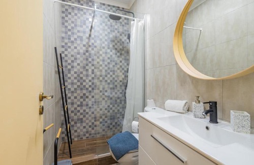 Santa Engracia Apartment | Ola Lisbon - Alfama III