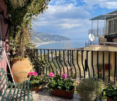 Taormina Apartment | Old Memories House
