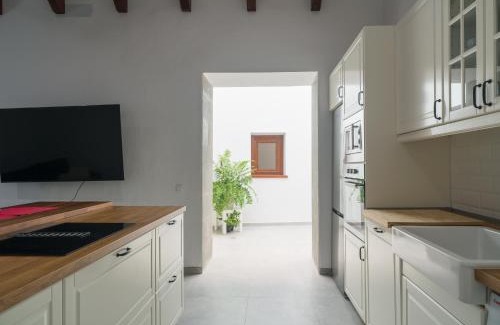 Aguimes House | Old Palace In The Historic Center