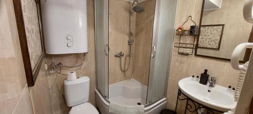 Shevchenkivs'kyi District Apartment | Old Town - Andrew descent