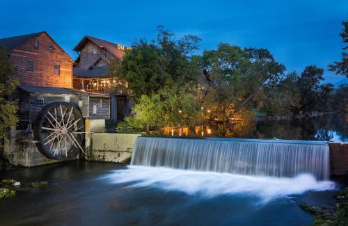Sevierville House | Ole Bud Cabin by American Patriot Getaways