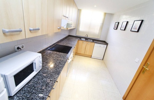 Cambrils Ski Chalet | OLIVERS House with Communal Pool, beach at 300m