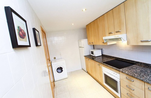 Cambrils Ski Chalet | OLIVERS House with Communal Pool, beach at 300m
