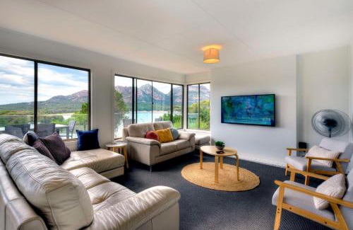 Coles Bay Apartment | On the Beach 1