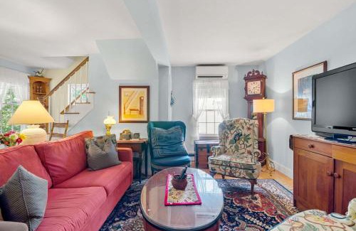 Chatham House | On the Chatham Loop - 1 Min to the Beach