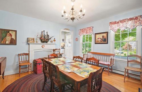 Chatham House | On the Chatham Loop - 1 Min to the Beach