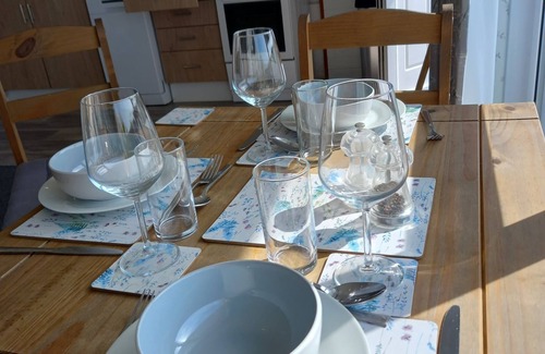Woolacombe Ski Chalet | one bed room with sofa bed, wifi , sea views