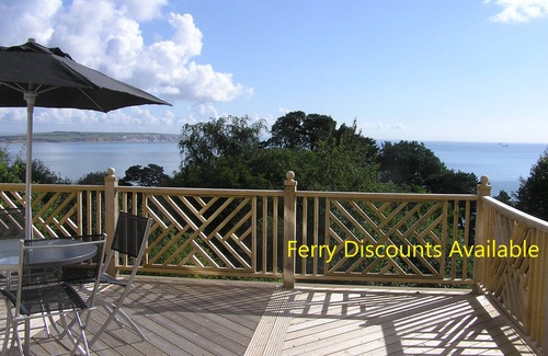 Shanklin Apartment | One Bedroom Apartment with Private Balcony and Sea Views