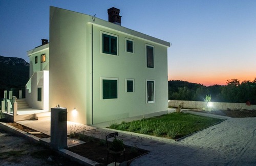 Zuljana Apartment | One bedroom apartment with balcony and sea view Žuljana, Pelješac (A-23994-b)