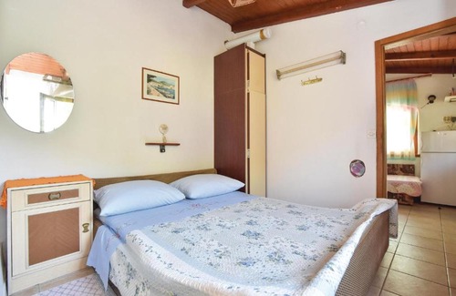 Bogomolje Apartment | One-Bedroom Apartment in Bogomolje
