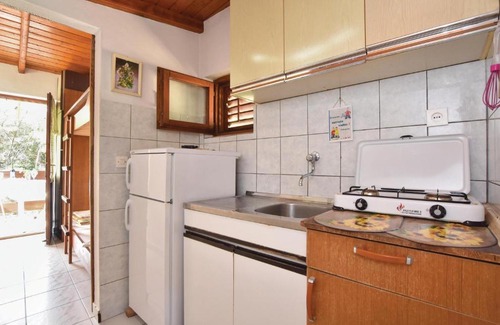 Bogomolje Apartment | One-Bedroom Apartment in Bogomolje
