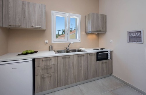 Kassiopi Apartment | One-bedroom apartment with a view of the sea