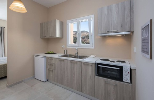 Kassiopi Apartment | One-bedroom apartment with a view of the sea