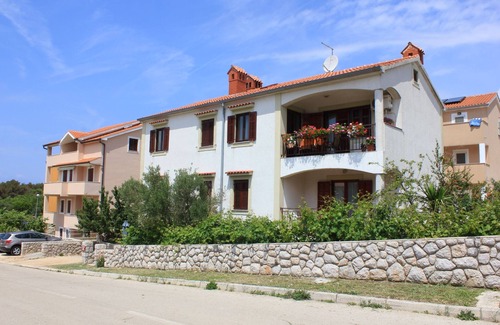Cres Apartment | One bedroom apartment with terrace Cres (A-7983-a)
