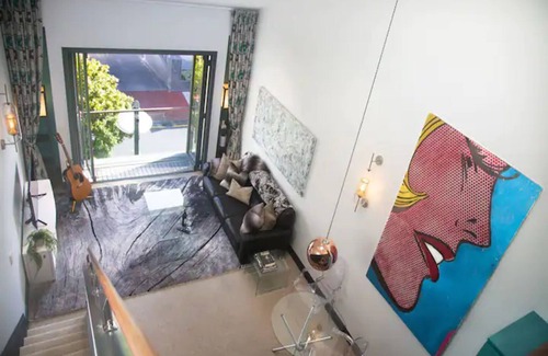 Auckland Central Business District House | One-bedroom loft in Viaduct by Zodiak Stays