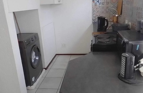 Sandown Apartment | One Bedroom Unit In Central Sandton
