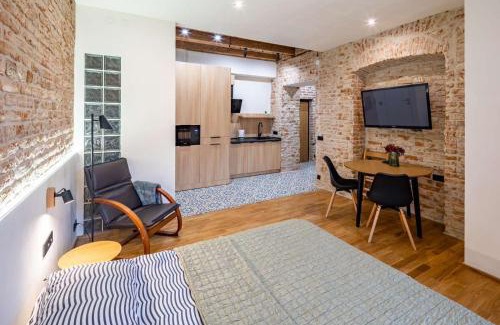 Lviv City Center Apartment | OnLviv Apartments Rynok Square 18 Four