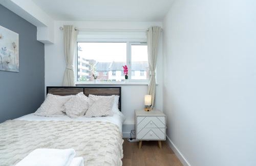 South Hayling Apartment | Open Mind Property -8 Guests, 4Beds & Free Parking