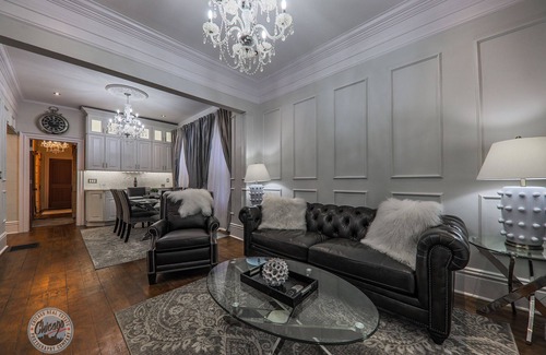 Old Town Triangle House | Opulent 3bdr2bth Old Town Luxury + Parking prmts