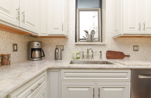 Old Town Triangle House | Opulent 3bdr2bth Old Town Luxury + Parking prmts
