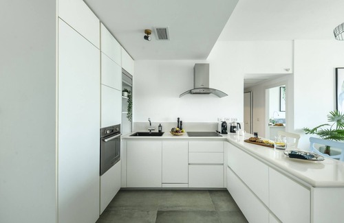 Tel Aviv Apartment | Opulent Ease 2BR Apt in Midtown