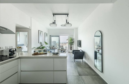 Tel Aviv Apartment | Opulent Ease 2BR Apt in Midtown