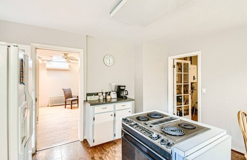 North Gresham House | Oregon Jade Lodging- 4-bedroom house in enchanting Portland