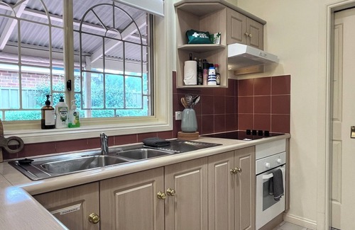 Adelaide House | Oriental charming 3-bedroom house in welcoming Saint Peters with AC, WiFi