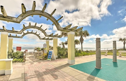 Seaside Homes House | Ormond Beach Home with Yard, 1 Block to Beach!