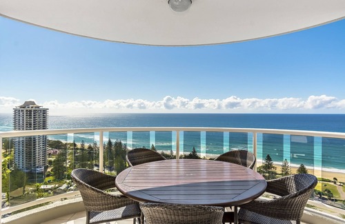 Main Beach Apartment | Oscar on Main Resort