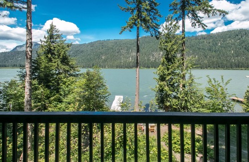 Leavenworth House | Otter Chalet on Fish Lake
