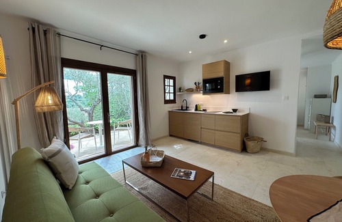 Lorgues Cottage | Our Cottages at Les Pervenches-Provence are the perfect Provencial getaway.